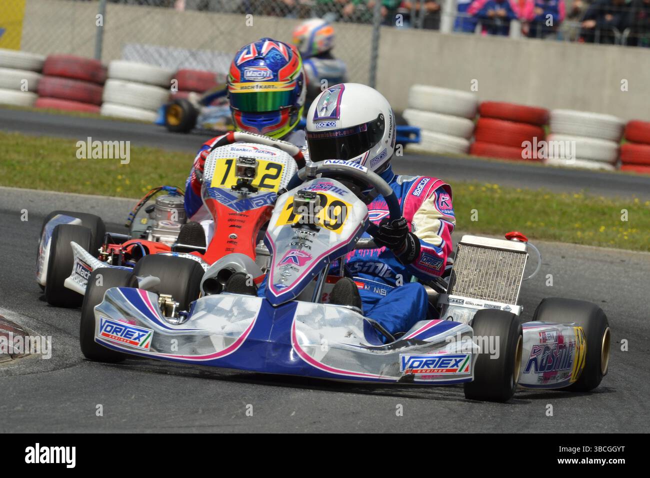 Un giovane Nicklas Nielsen che mette in mostra il suo talento sul circuito internazionale del karting, molto prima della sua ascesa alla fama internazionale delle corse automobilistiche sportive. Foto Stock