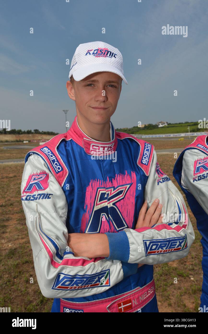 Un giovane Nicklas Nielsen che mette in mostra il suo talento sul circuito internazionale del karting, molto prima della sua ascesa alla fama internazionale delle corse automobilistiche sportive. Foto Stock