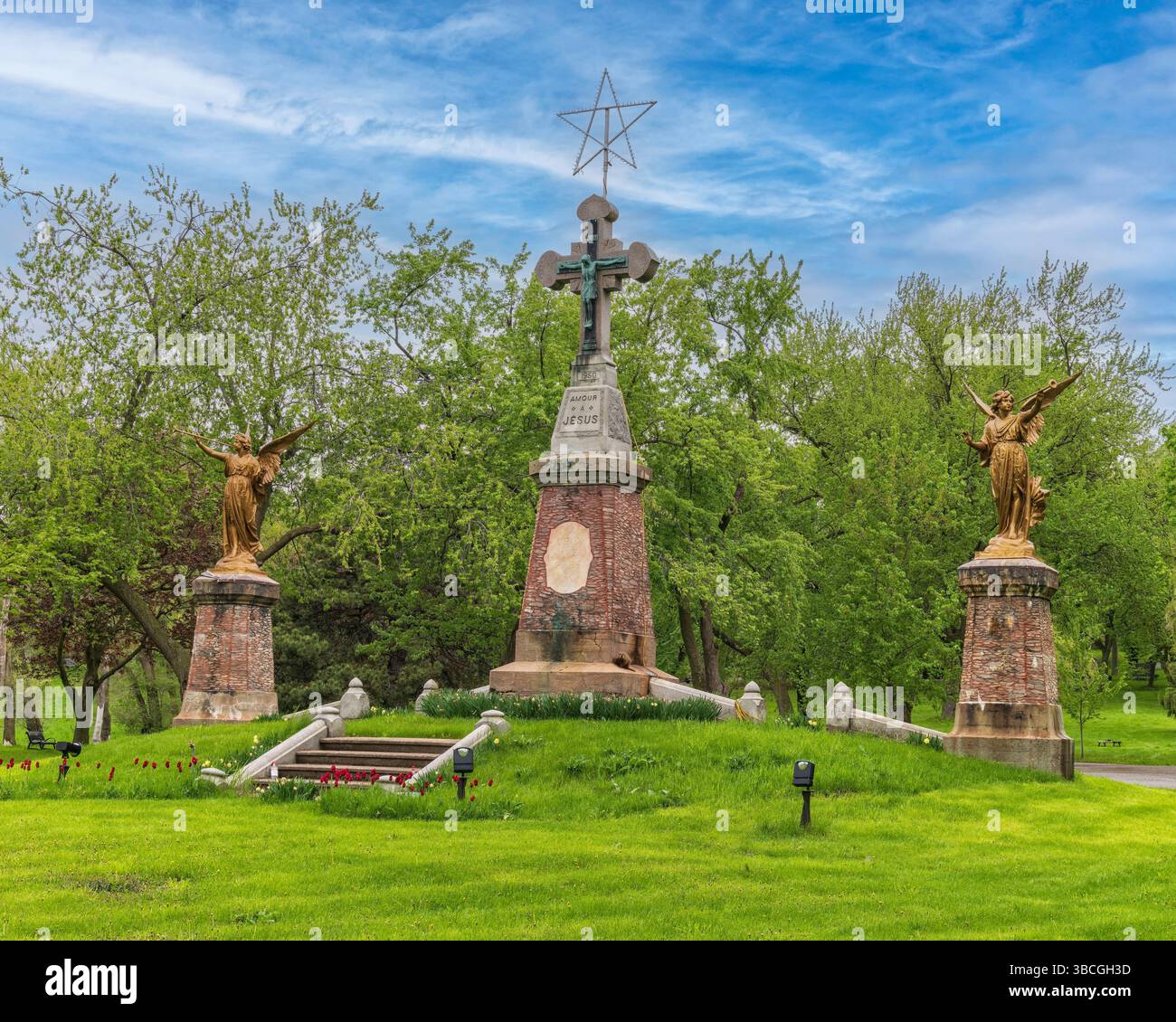 Monumento al cimitero di Notre Dame des Neiges - vedute Foto Stock Monumento al cimitero di Notre Dame des Neiges - vedute Foto Stock