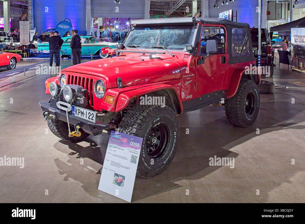 Pasila, Helsinki, Finlandia – 4 aprile. 2025: Jeep Wrangler Sport (1997) auto all'Original American Car Show ACS25 Show a Helsinki Messukeskus. Foto Stock