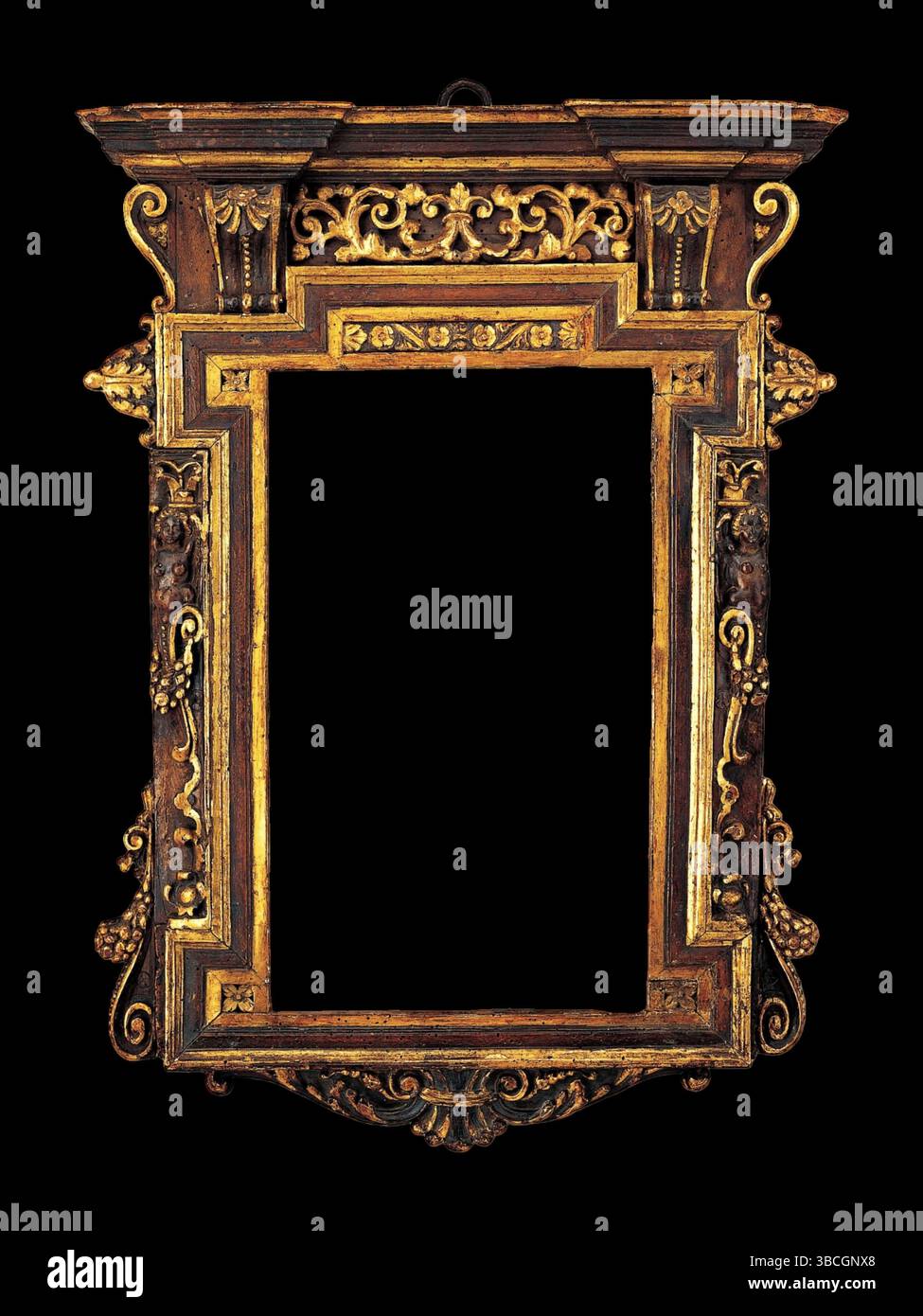 Cornice a specchio per tabernacolo italiano - decorazione rinascimentale della Lombardia meridionale Foto Stock