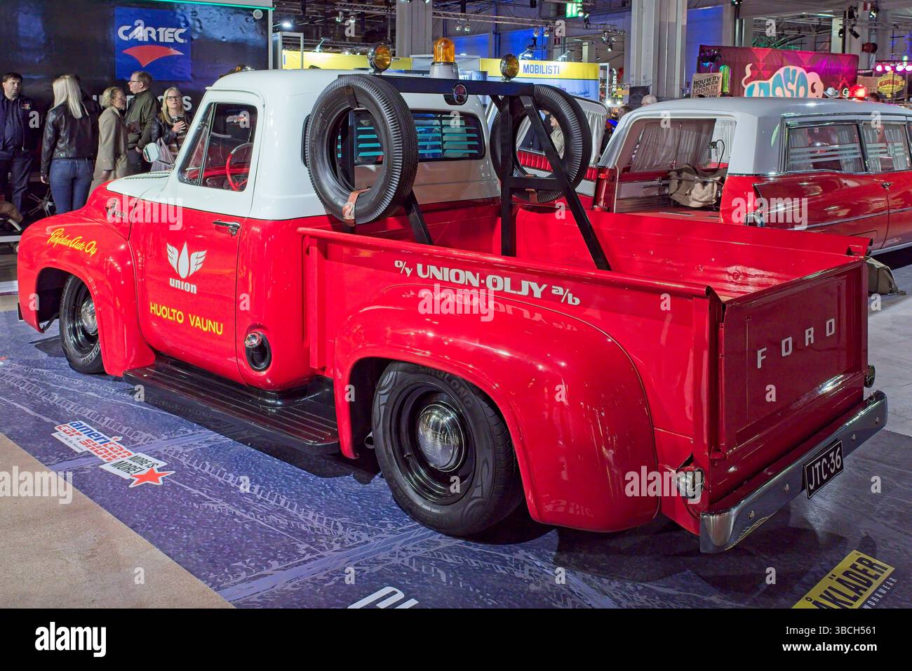 Pasila, Helsinki, Finlandia – 4 aprile. 2025: Ford F-100 Union Shop Truck (1953) auto all'Original American Car Show ACS25 Show a Helsinki Messukeskus. Foto Stock