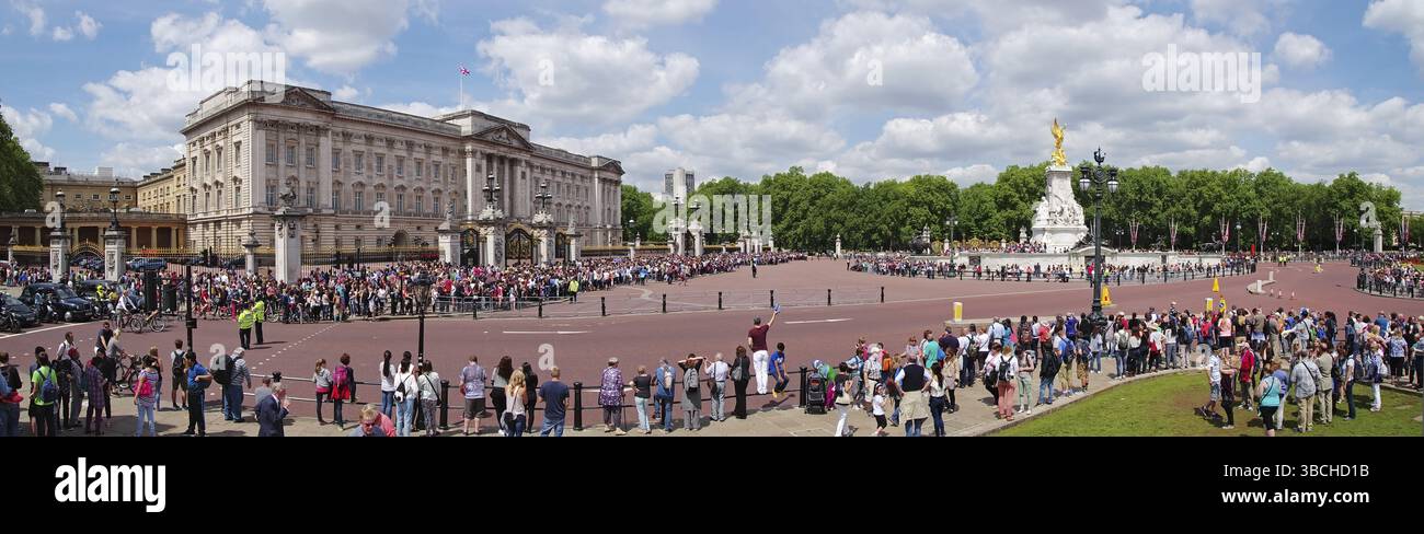 Cambio della guardia a Buckingham Palace, Londra, Inghilterra, Gran Bretagna Foto Stock
