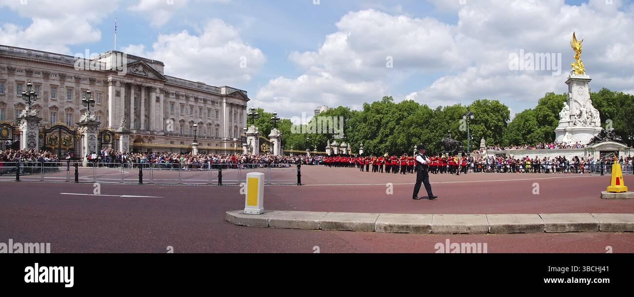 Cambio della guardia a Buckingham Palace, Londra, Inghilterra, Gran Bretagna Foto Stock