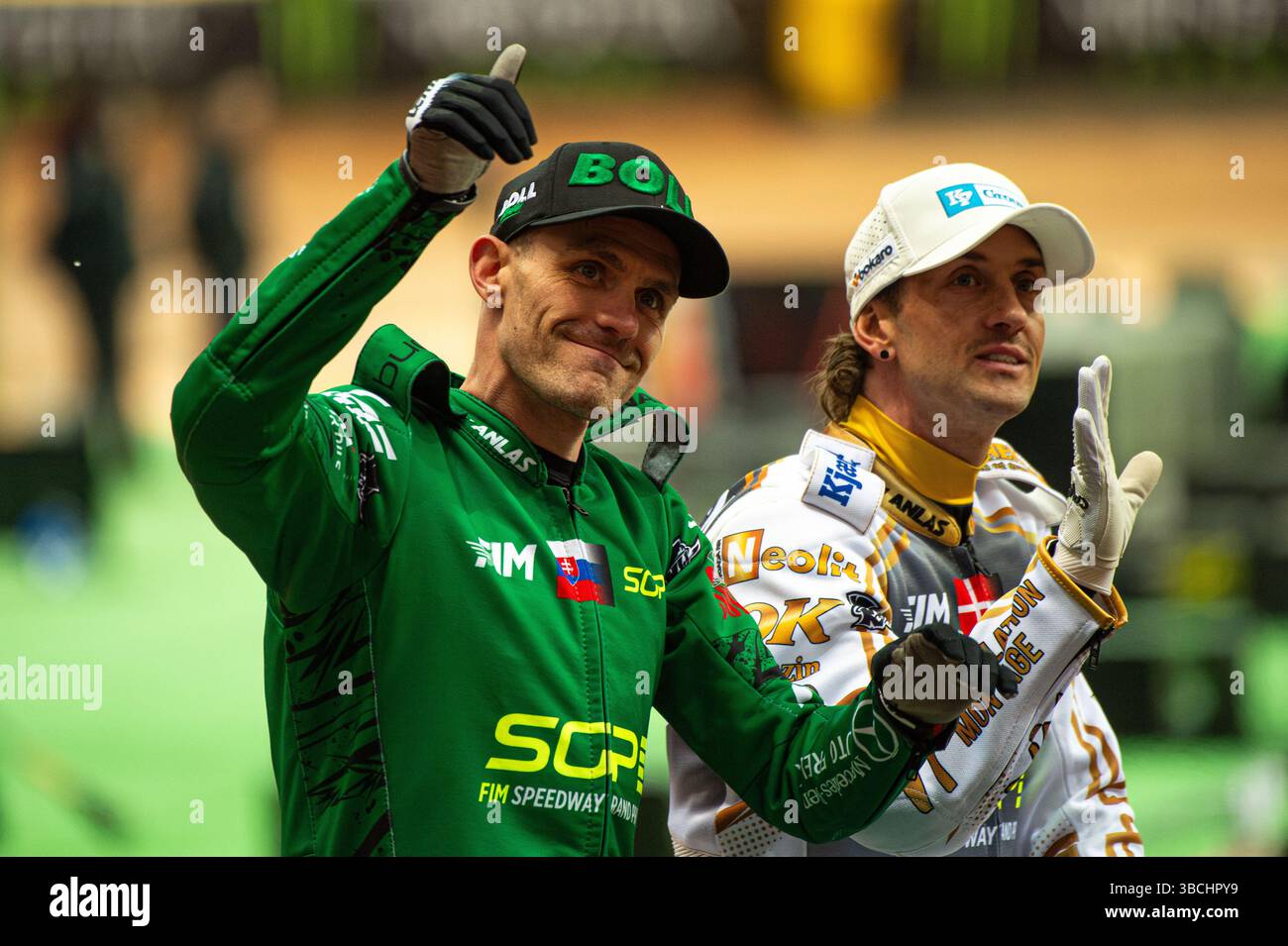 WARSZAWA, POLONIA – 17 MAGGIO 2025: Orlen Oil FIM Speedway Grand Prix of Poland a PGE Narodowy 2025. Nella foto Martin Vaculík (a sinistra, verde) Anders Thomsen (a destra, bianco). Foto Stock