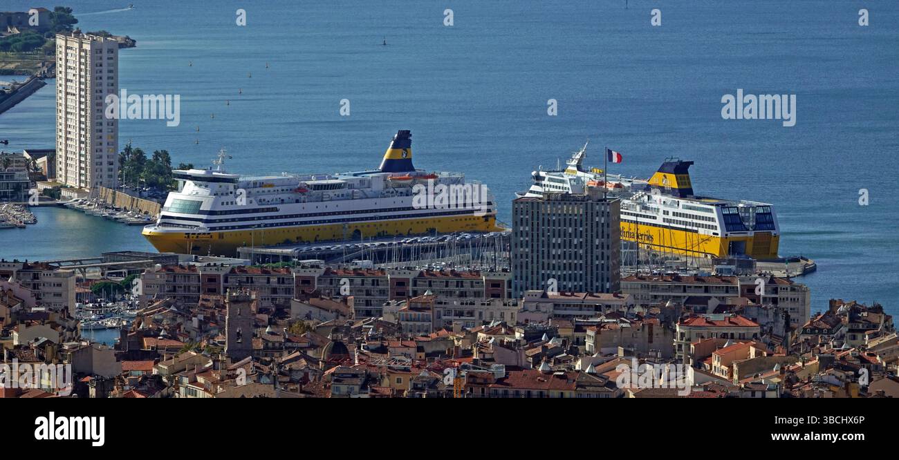 Traghetti Corsica attraccati a Tolone Foto Stock