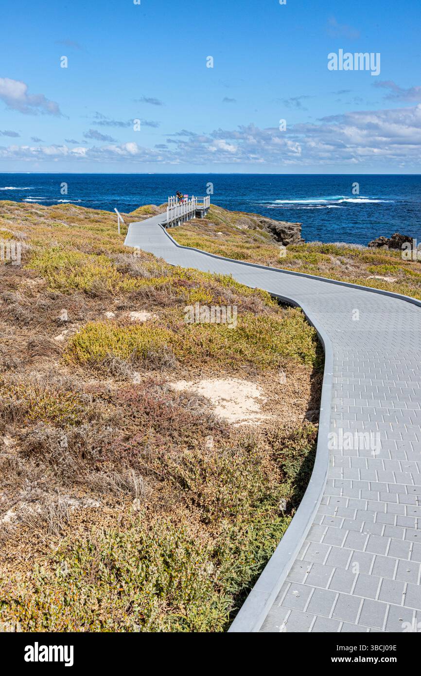 Il lungomare di Cape Vlamingh accanto a Fish Hook Bay sulla costa occidentale di Rottnest Island, (Wadjemup) Western Australia, WA, Australia. Foto Stock