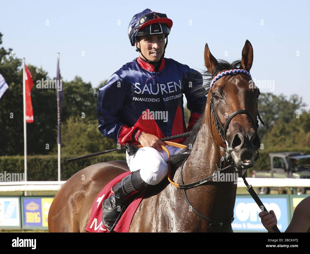 René Piechulek vince la 5a gara sul centro il 09/09/2023 all'ippodromo di Magdeburgo Foto Stock