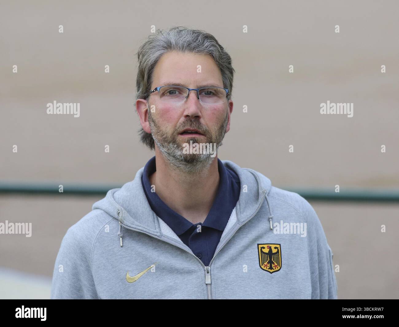 L'allenatore del DLV per il lancio del disco maschile Torsten Loennfors al Solecup 2021 di Schoenebeck Foto Stock