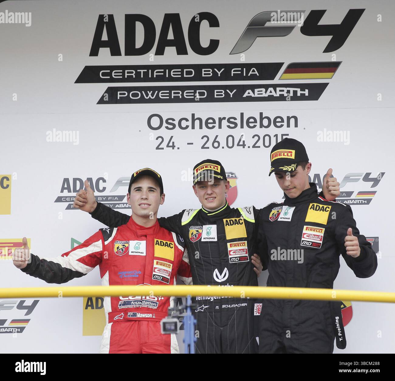 Joey Mawson, vincitore Mick Schumacher (Team van Amersfoort Racing) e Tommy Preining (Muecke Motorsport) sul podio alla gara di Formula 4 del 26/04/2 Foto Stock