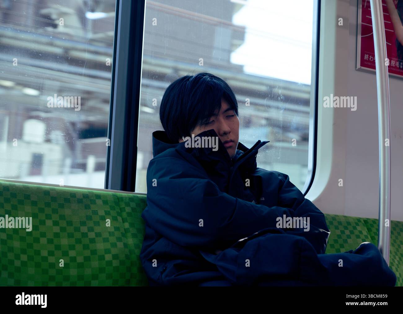 Partenza alla deriva con una corsa in metropolitana di Tokyo Foto Stock
