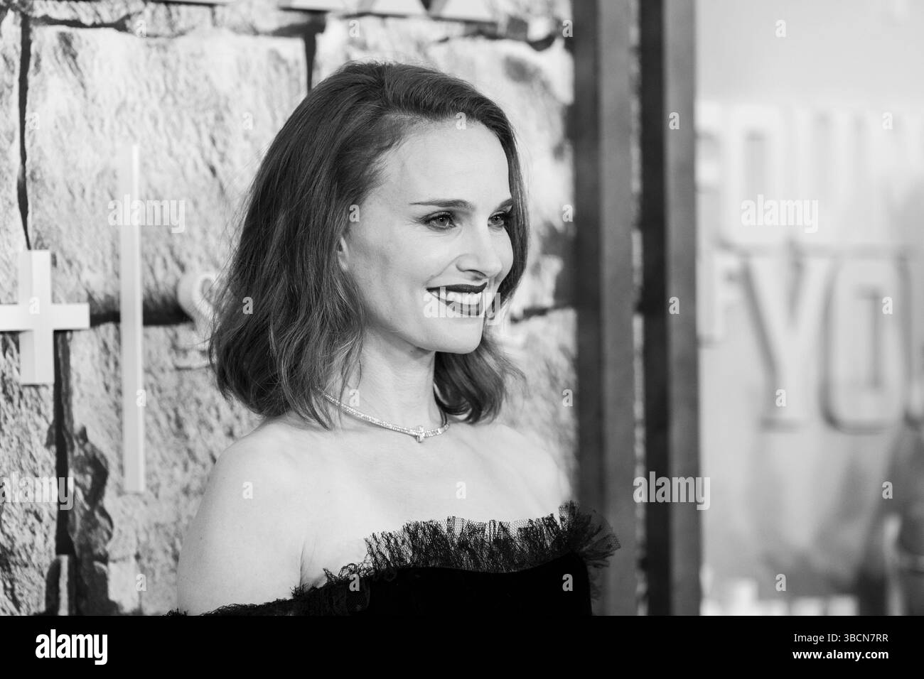 Natalie Portman, vestita da Dior, partecipa alla prima mondiale dell'Apple Original Film "Fountain of Youth" all'American Museum of Natural History di New York il 19 maggio 2025 Foto Stock