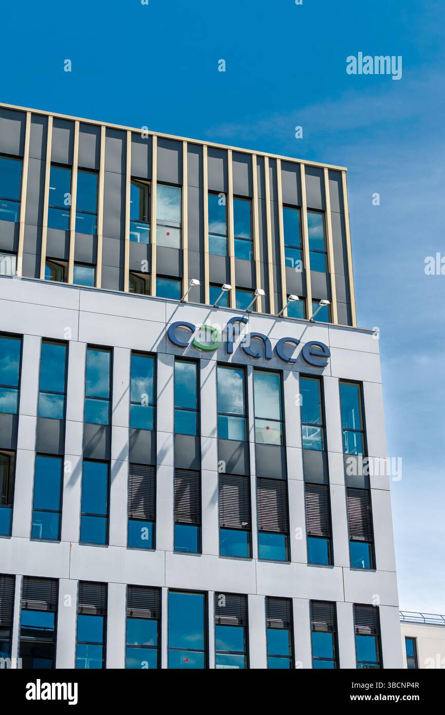 Vista esterna della sede della Coface (società francese di assicurazione del commercio estero), una società francese di assicurazione dei crediti all'esportazione Foto Stock