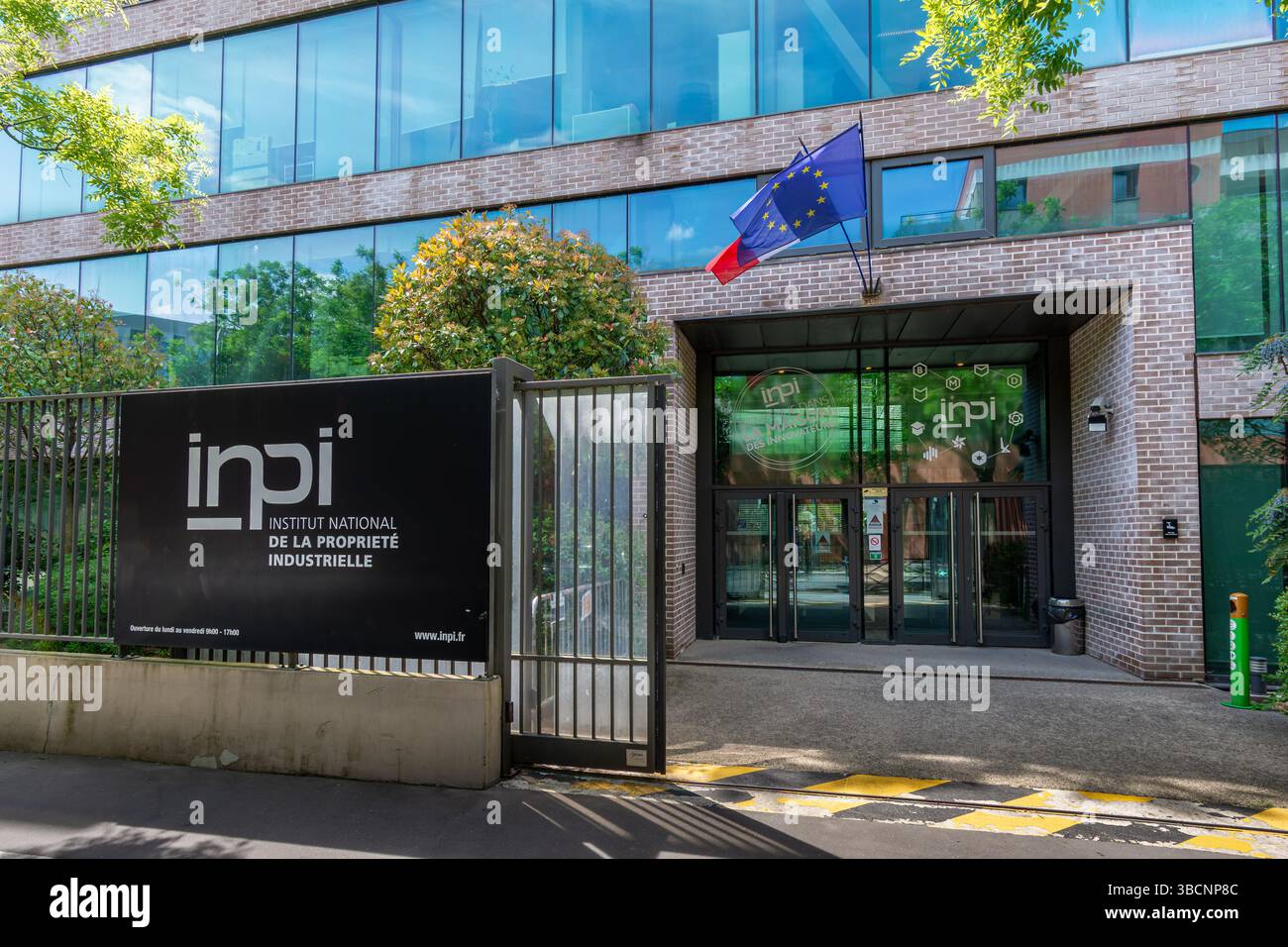 Ingresso all'INPI, Istituto nazionale di proprietà industriale, ufficio francese per la proprietà intellettuale, incaricato di brevetti, marchi e disegni Foto Stock