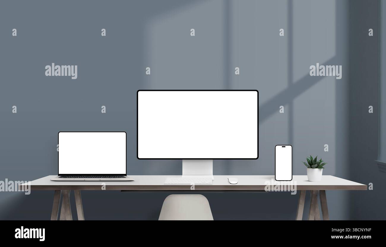 Configurazione reattiva del mockup con computer, laptop e smartphone sulla scrivania, il tutto con schermi bianchi puliti, ideale per presentazioni di Web design Foto Stock