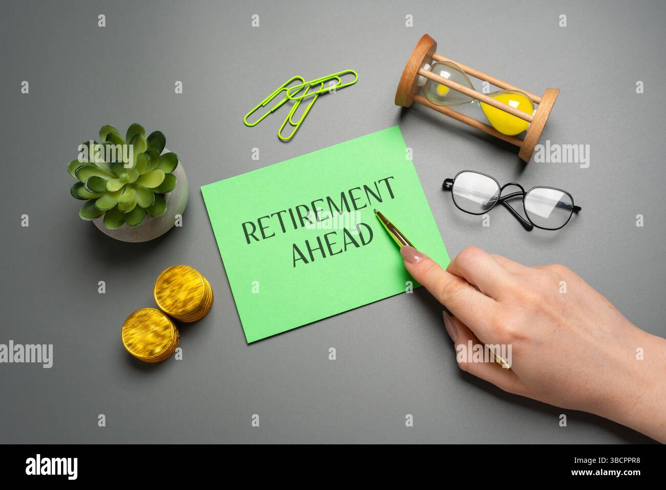 Concetto di pensione anticipata. Periodo di tempo che si avvicina quando qualcuno ha intenzione di smettere di lavorare a tempo pieno, in genere a causa dell'età, e spostare l'attenzione su i personali Foto Stock