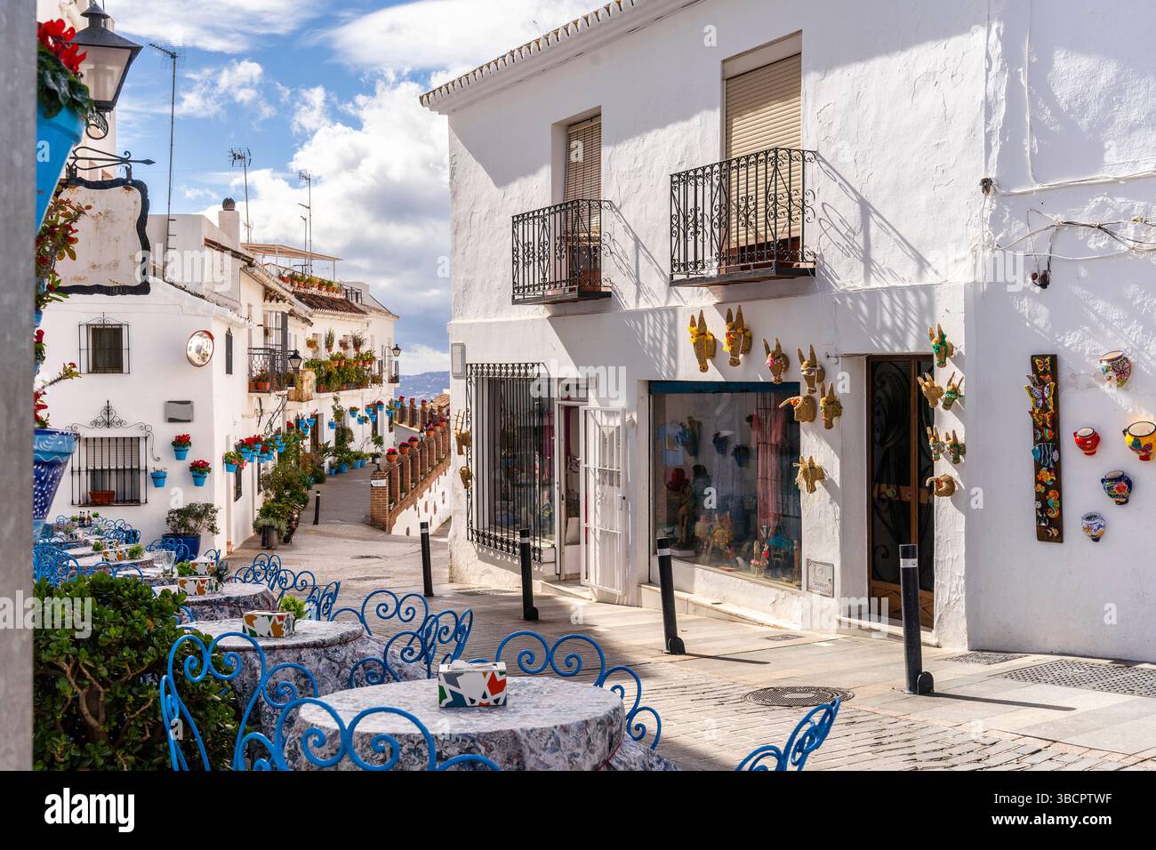 Ristorante sulle affascinanti strade di Mijas, Villaggio bianco (Pueblos Blancos), Spagna Foto Stock