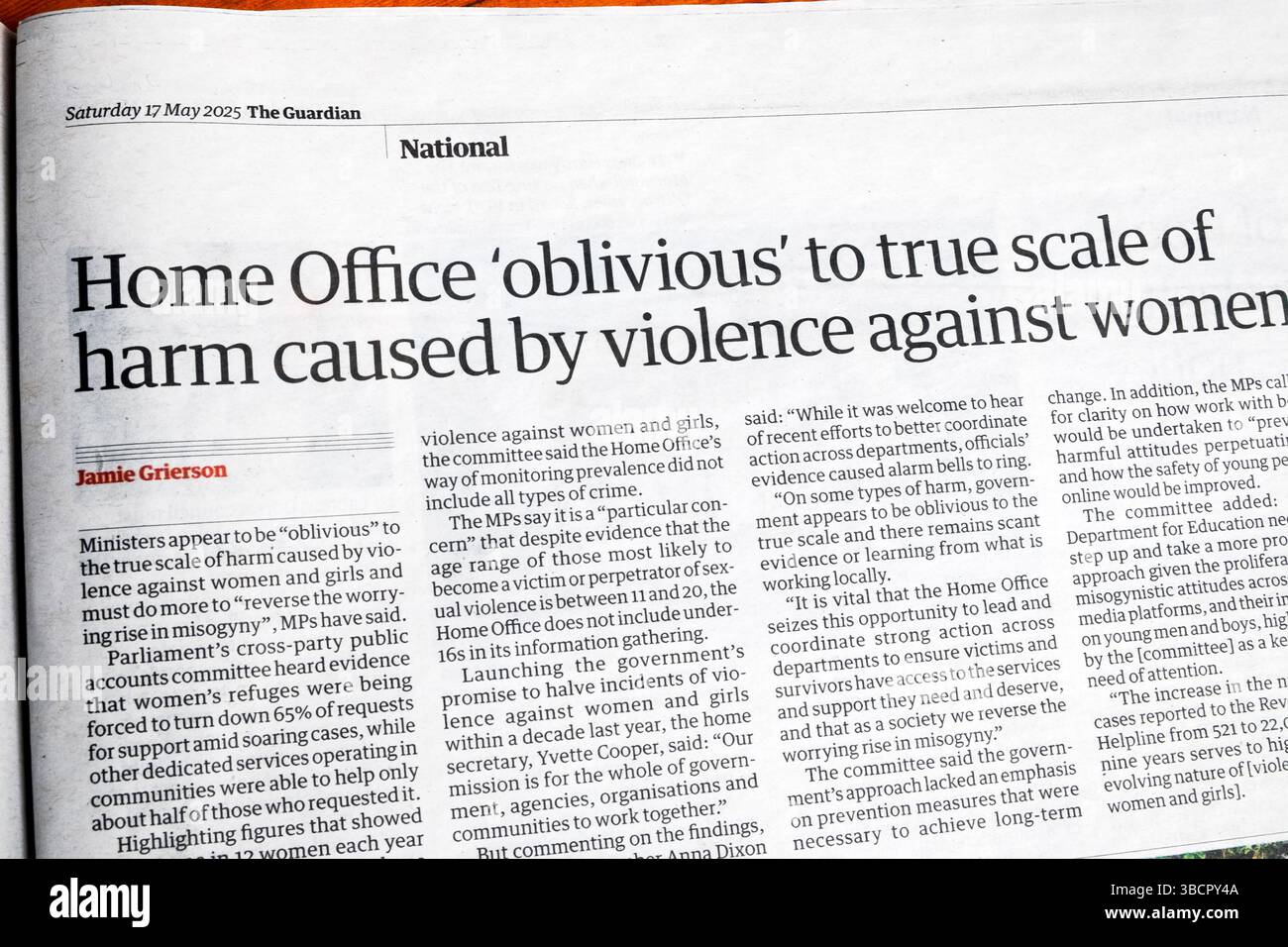 "Home Office 'Oblivious' to true scale of harm caused by violence against Women" articolo 17 maggio 2025 Londra Inghilterra Regno Unito Foto Stock