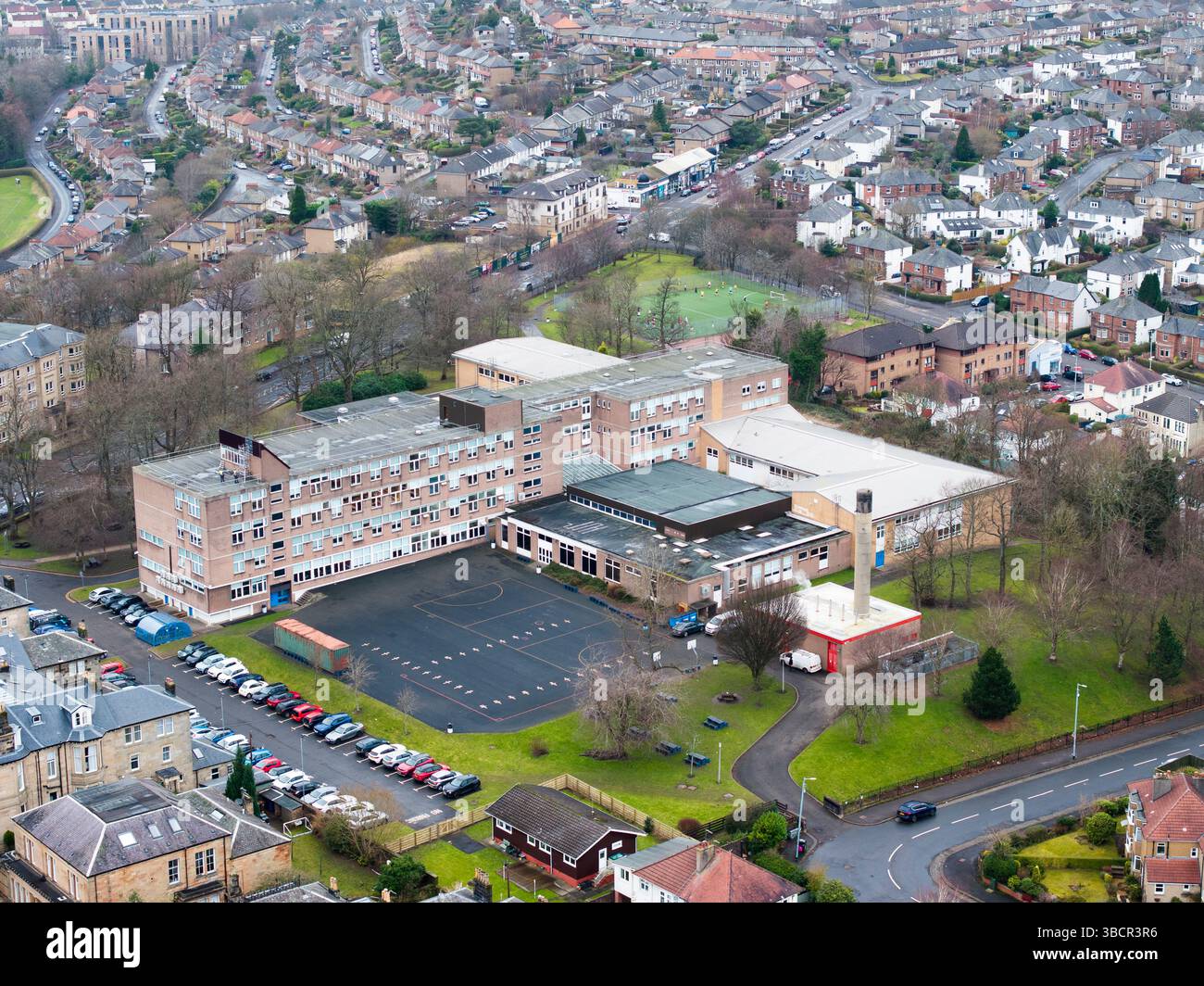 Vista aerea con drone della Cleveden Secondary School di Glasgow Foto Stock