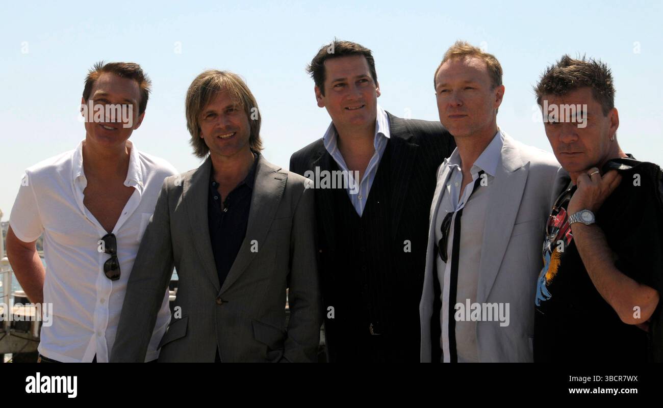 Martin Kemp, Steve Norman, Tony Hadley, Gary Kemp e John Keeble dello Spandau Ballet durante una fotochiamata tenutasi a Carlton Beach durante il 62° Festival annuale di Cannes in Francia - 19 maggio 2009 Foto Stock