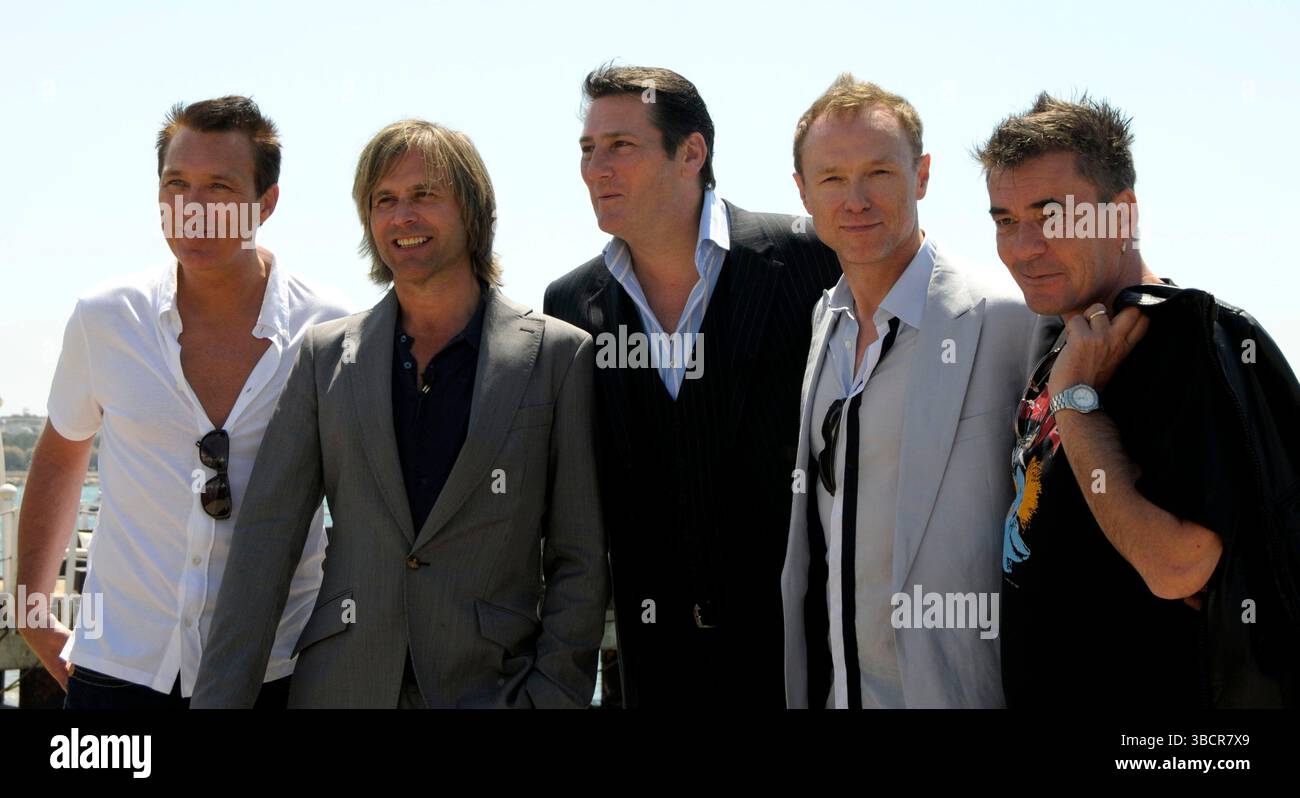 Martin Kemp, Steve Norman, Tony Hadley, Gary Kemp e John Keeble dello Spandau Ballet durante una fotochiamata tenutasi a Carlton Beach durante il 62° Festival annuale di Cannes in Francia - 19 maggio 2009 Foto Stock