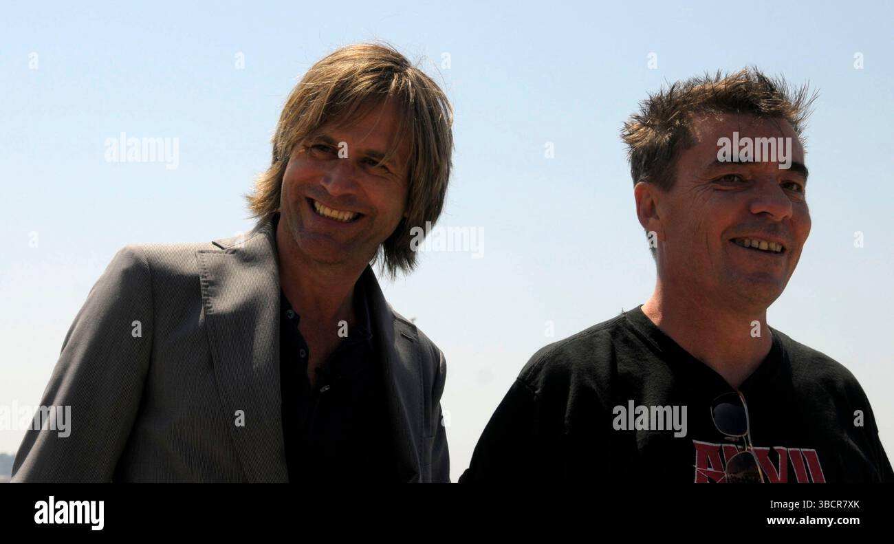 Steve Norman e John Keeble dello Spandau Ballet durante una fotochiamata tenuta a Carlton Beach durante il 62° Festival annuale di Cannes in Francia - 19 maggio 2009 Foto Stock