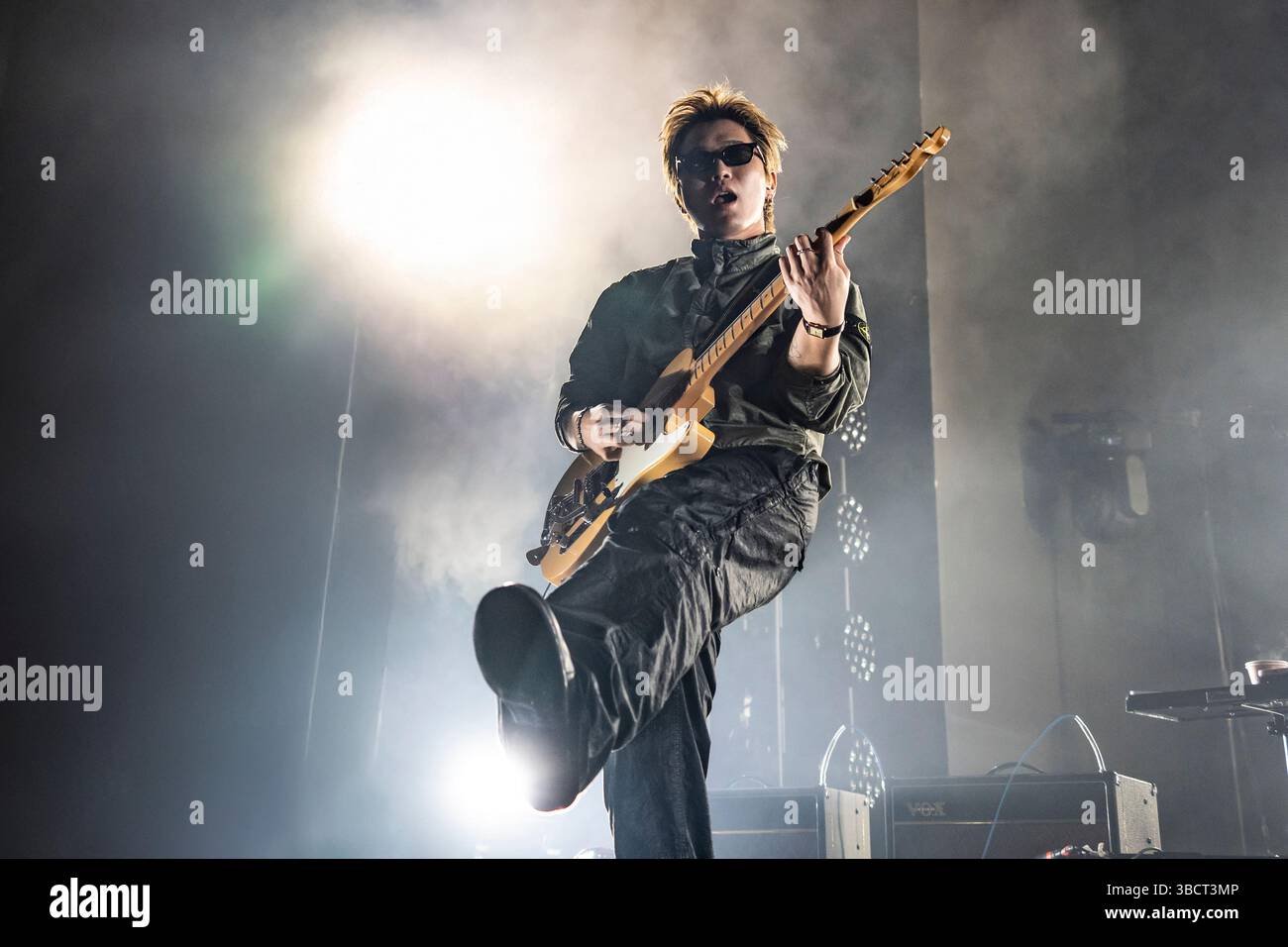 Milano, Italia. 9 maggio 2025. La band indie-rock coreana Wave to Earth si esibisce al Fabrique di Milano per il loro Play with Earth 2025 Europe Tour Foto Stock