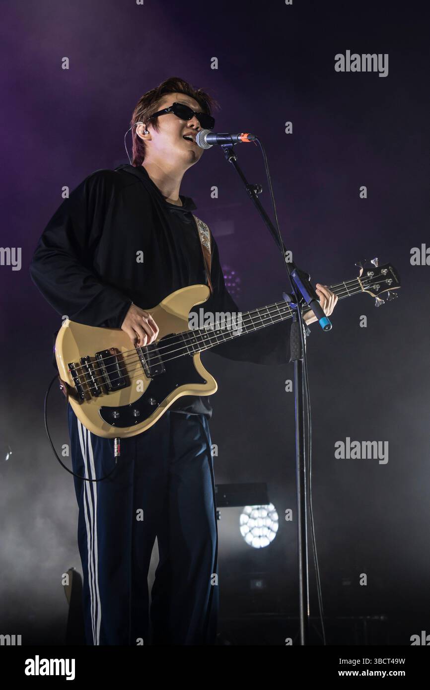 Milano, Italia. 9 maggio 2025. La band indie-rock coreana Wave to Earth si esibisce al Fabrique di Milano per il loro Play with Earth 2025 Europe Tour Foto Stock