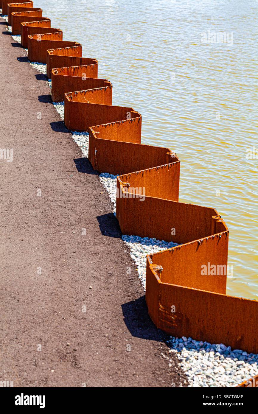 Terreni recuperati usando una bara nel porto di Steveston in B.C. Canada Foto Stock