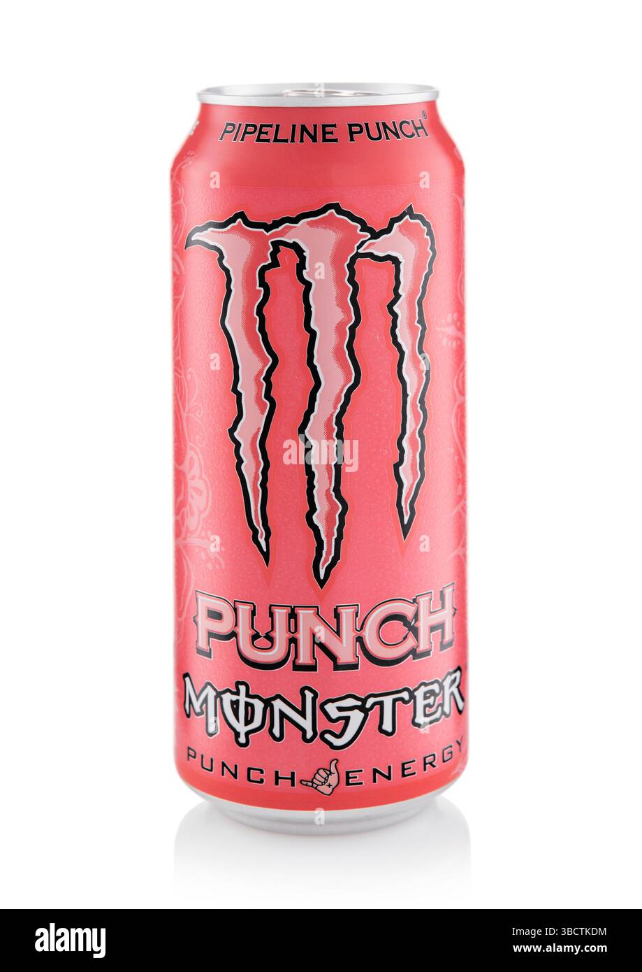 LONDRA, Regno Unito - 12 MARZO 2025: Monster Pipeline Punch Energy soft drink per uno stile di vita attivo sul bianco. Foto Stock