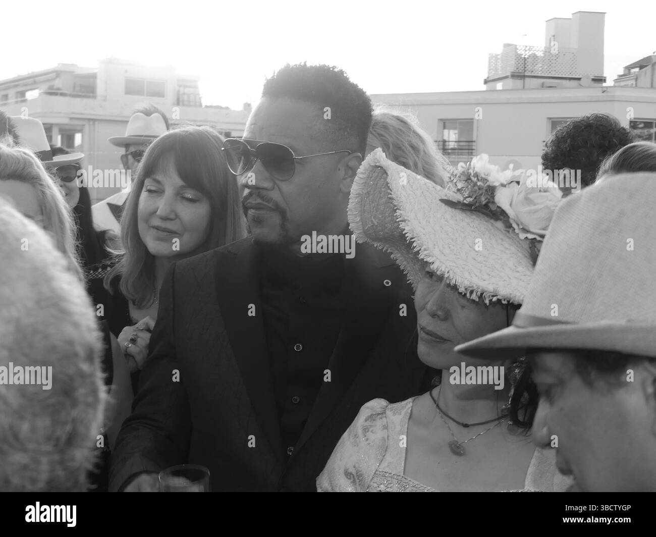 Festival di Cannes, Grand Theater Lumière, Esplanade Georges Pompidou, 06400 Cannes, Francia. 20 maggio 2025. L'acclamato attore cinematografico Cuba Gooding Jr. Fa il giro del Festival di Cannes 2025, in posa con finte stelle e partecipanti. Crediti: ©Julia Mineeva/ EGBN News/Alamy Live News Foto Stock