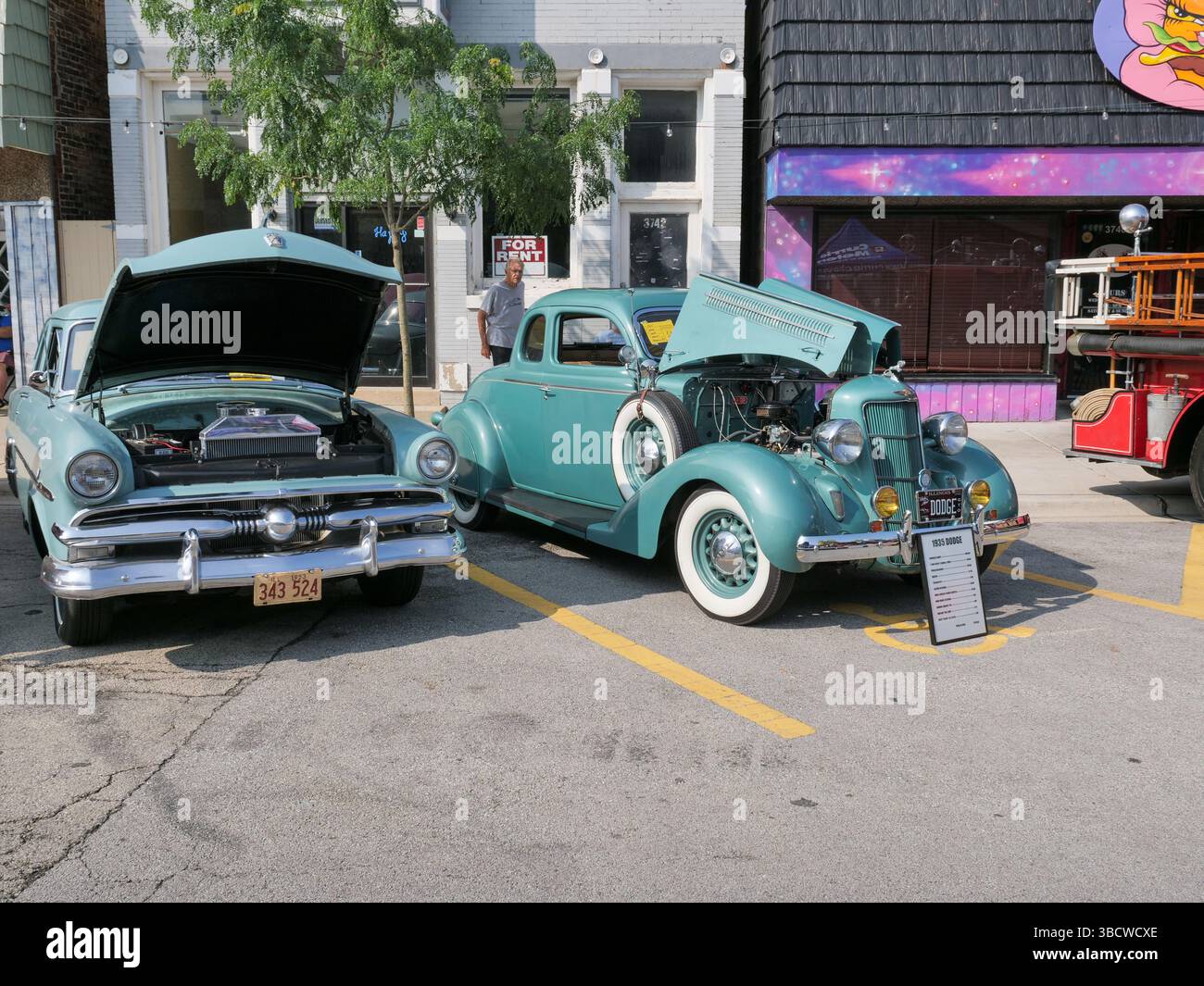 1953 Ford e 1935 Dodge al Brookfield Classic Car Show. Foto Stock