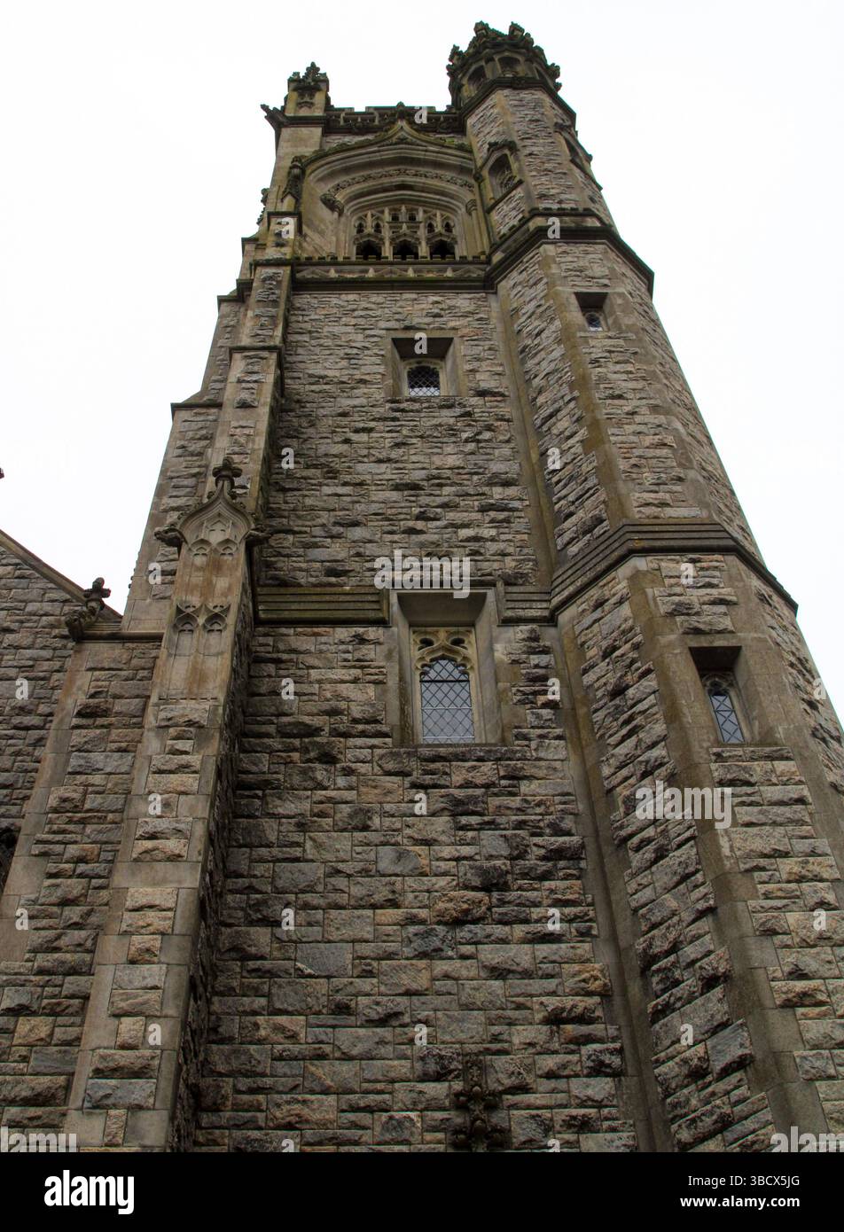 La Chiesa commemorativa unitaria, una chiesa storica a Fairhaven, è un capolavoro neogotico. Le sue guglie simili a un castello e gli intricati dettagli in pietra di mak Foto Stock