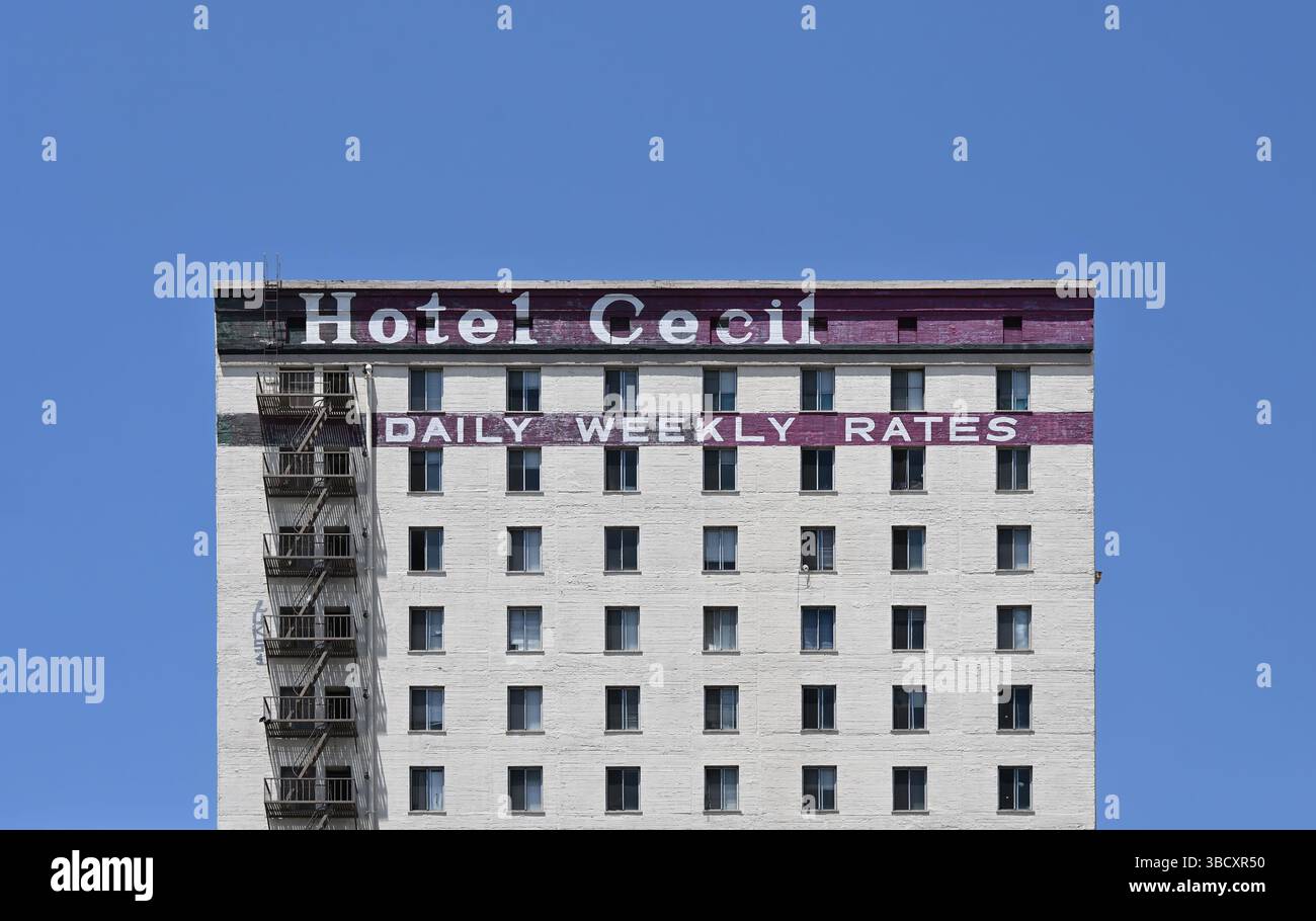 LOS ANGELES, CALIFORNIA - 19 MAGGIO 2025: L'Hotel Cecil, un complesso residenziale a prezzi accessibili, è ampiamente considerato tra gli hotel più infestati al mondo Foto Stock