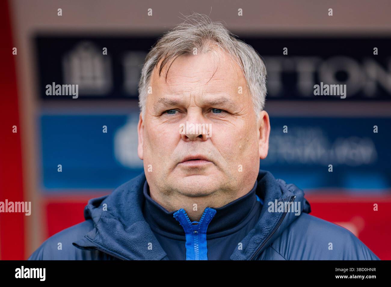 Lodz, Polonia. 19 maggio 2025. Tomasz Tulacz allenatore del Puszcza visto durante la partita polacca della PKO Ekstraklasa League tra Widzew Lodz e Puszcza Niepolomice allo stadio municipale di Widzew Lodz. Punteggio finale; Widzew Lodz 2:0 Puszcza Niepolomice, (foto di Mikolaj Barbanell/SOPA Images/Sipa USA) credito: SIPA USA/Alamy Live News Foto Stock