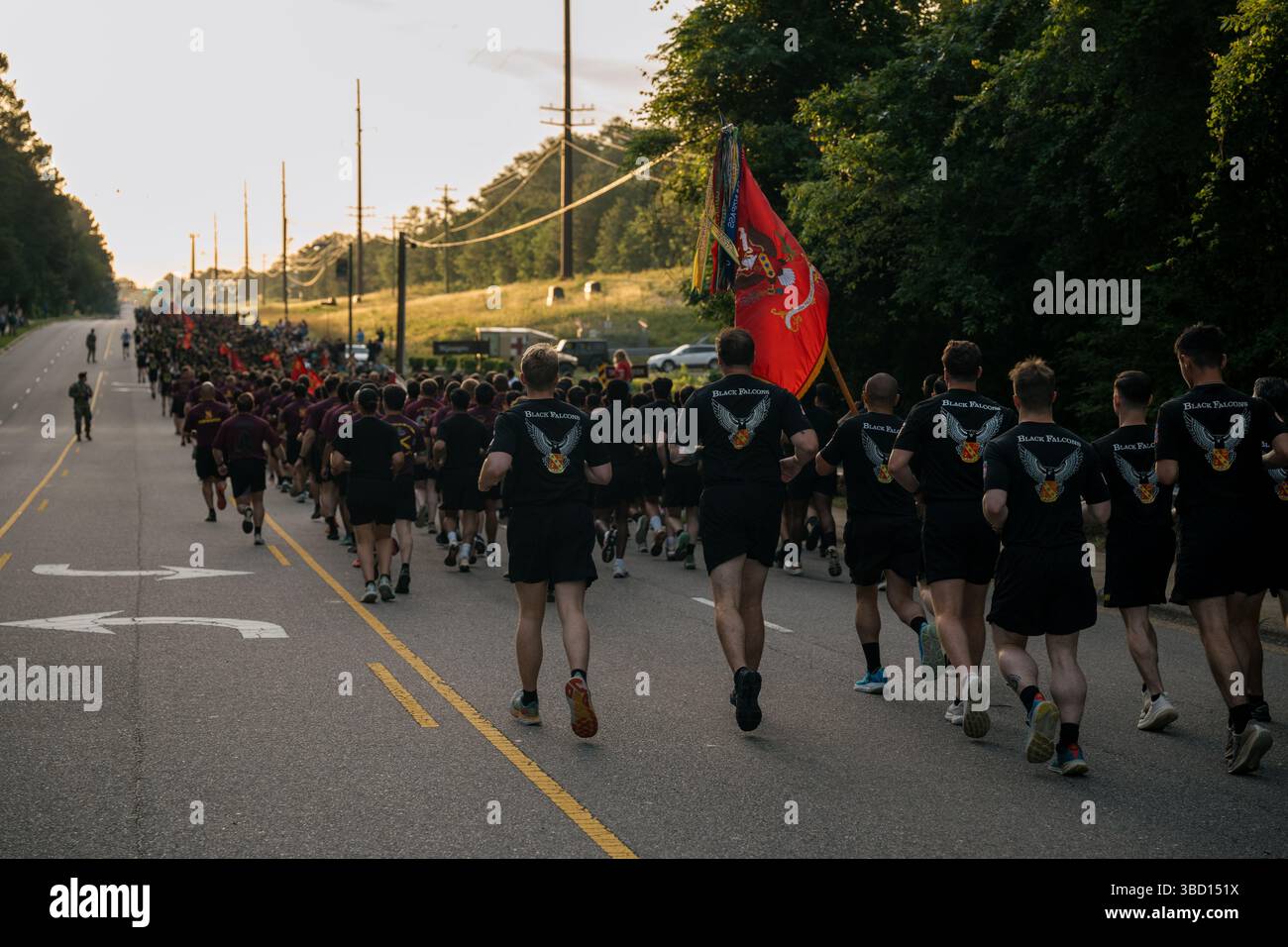 I paracadutisti della 82nd Airborne Division partecipano alla Division Run come parte di All American Week a Fort Bragg, Carolina del Nord, 19 maggio 2025. L'annuale All American Week Division Run è una dimostrazione di forza, dimostrando il potere e la potenza della letale 82nd Airborne Division. (Foto dell'esercito DEGLI STATI UNITI di SPC. Roberto Archila) Foto Stock