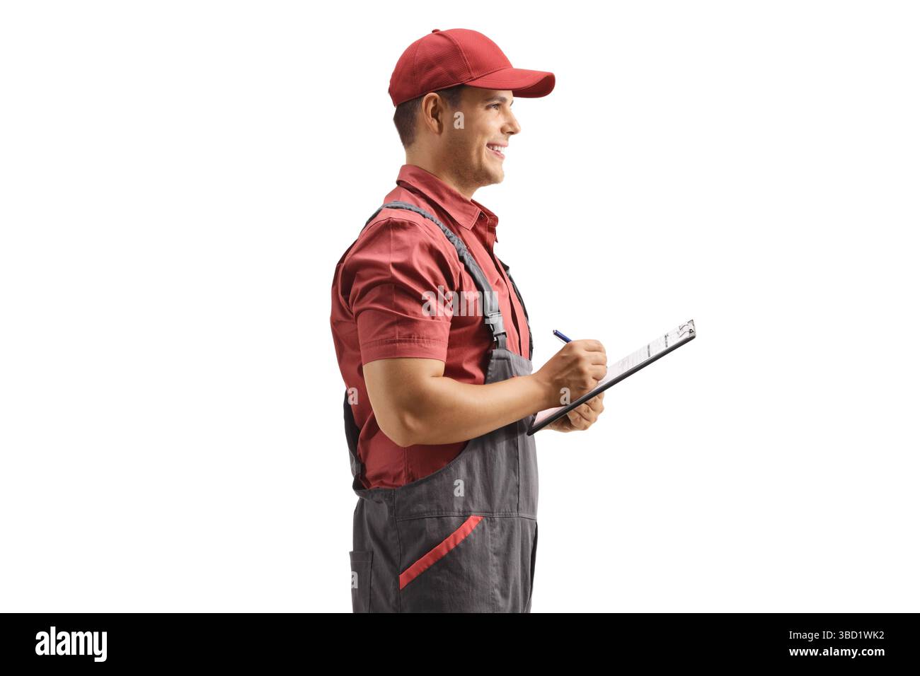 Lavoratore maschile in uniforme che scrive un documento isolato su sfondo bianco Foto Stock