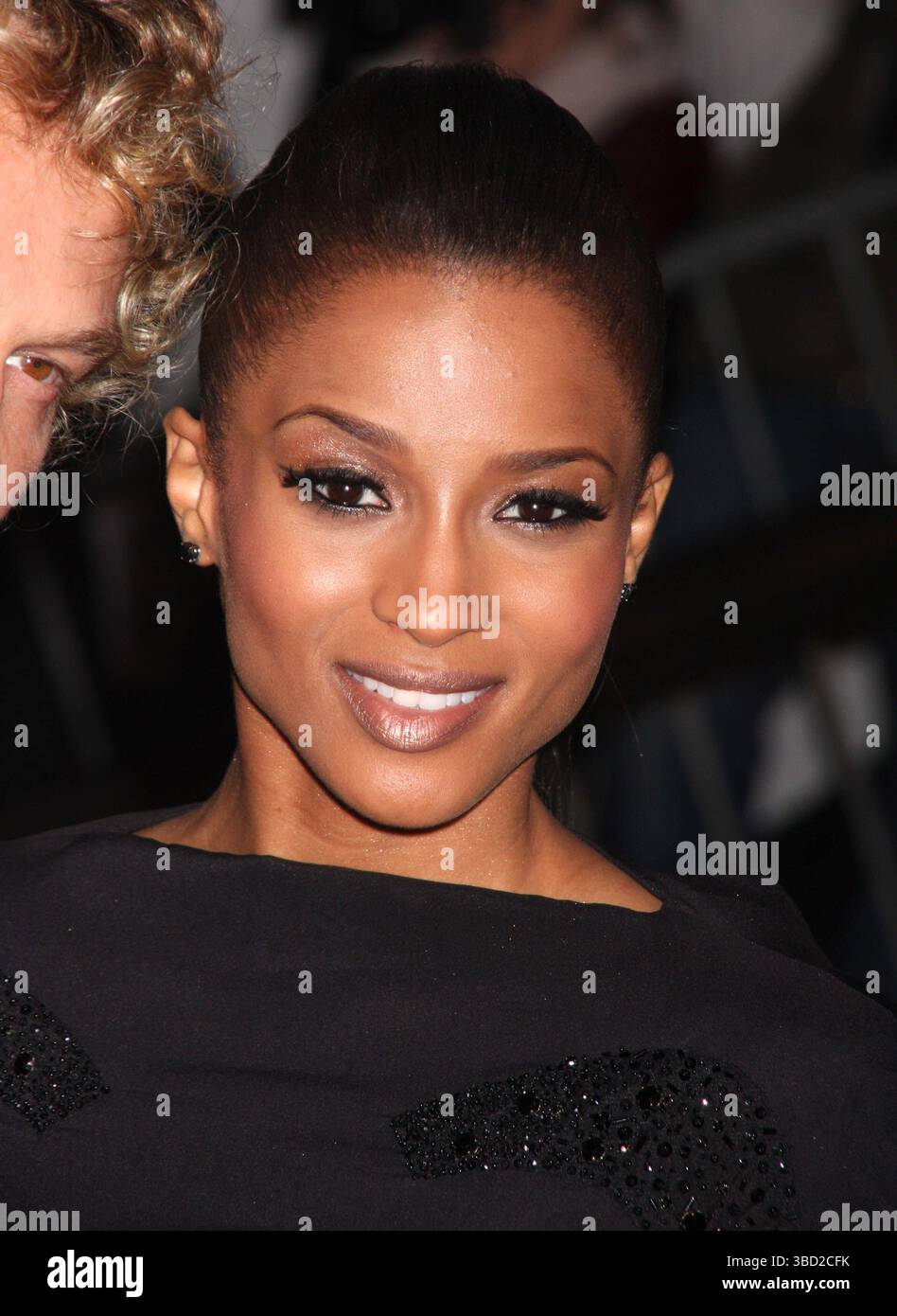 Ciara al Galà dell'Istituto Costume "The Model as Muse: Embodying Fashion" al Metropolitan Museum of Art di New York City - 4 maggio 2009 Foto Stock