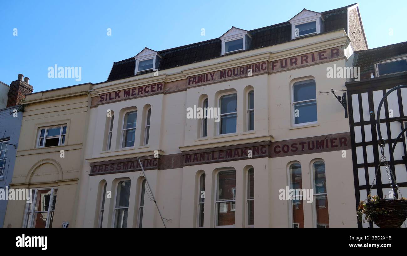 Vecchio edificio di fronte a Gloucester Foto Stock