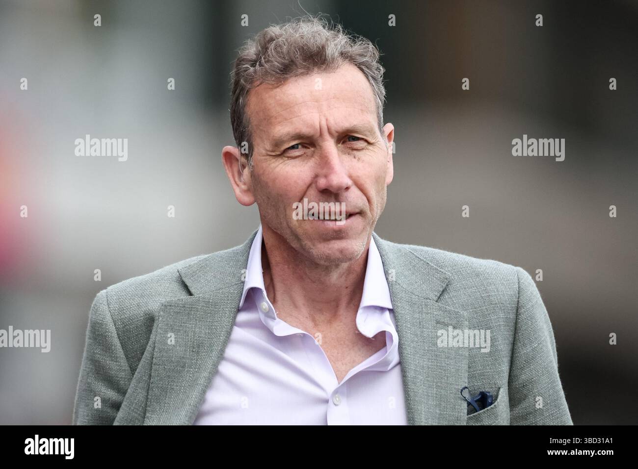Mike Atherton durante il Rothesay test Match Day 1 Inghilterra vs Zimbabwe a Trent Bridge, Nottingham, Regno Unito, 22 maggio 2025 (foto di Mark Cosgrove/News Images) Foto Stock