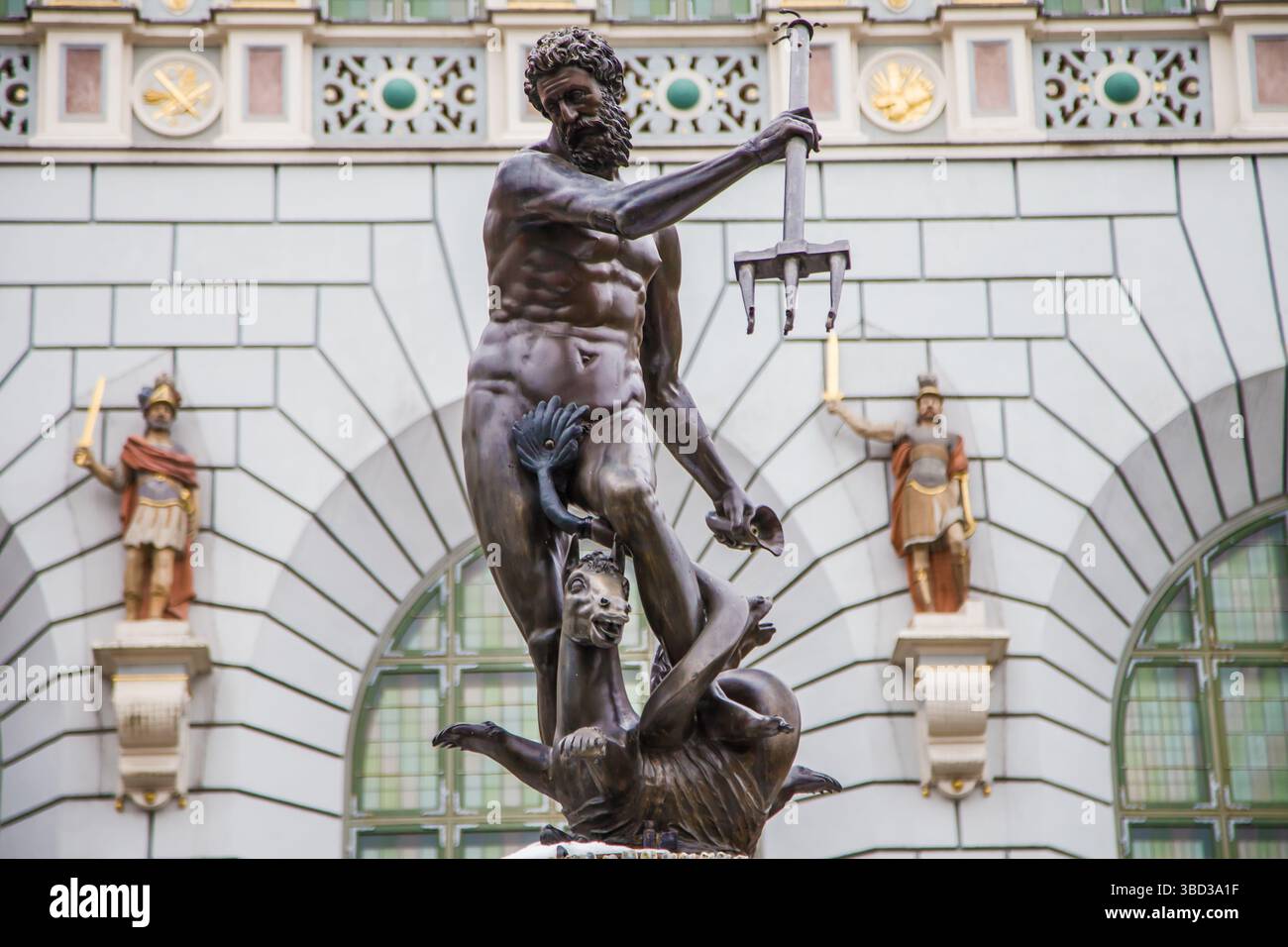 La Fontana del Nettuno di fronte alla Corte dell'Artus, Danzica, Polonia. Foto Stock