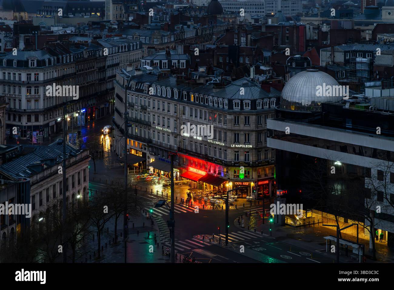 Paesaggio urbano di prima mattina sui tetti e le graziose strade intorno a Euralille, a Lille, nel nord della Francia. Girato dal Citadines Apart'hotel. Foto Stock