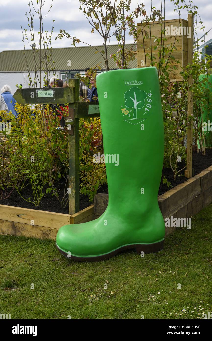 Vincitore della medaglia d'oro Horticap Quiet Space Garden (grande enorme enorme finto primo piano) - Harrogate Spring Flower Show 2025, Yorkshire, Inghilterra, Regno Unito. Foto Stock