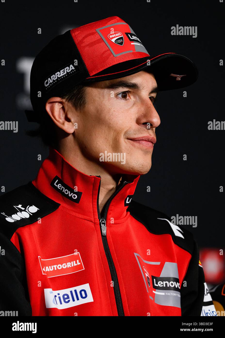 TOWCESTER, REGNO UNITO. 22 maggio: Marc Marquez (#mm93, Spagna) del Ducati Lenovo Team) alla conferenza stampa durante il Gran Premio di Tissot del Regno Unito 2025 al circuito di Silverstone giovedì 22 maggio 2025 a TOWCESTER, INGHILTERRA. Crediti: Taka G Wu/Alamy Live News Foto Stock