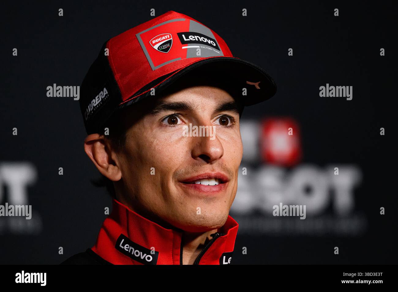 TOWCESTER, REGNO UNITO. 22 maggio: Marc Marquez (#mm93, Spagna) del Ducati Lenovo Team) alla conferenza stampa durante il Gran Premio di Tissot del Regno Unito 2025 al circuito di Silverstone giovedì 22 maggio 2025 a TOWCESTER, INGHILTERRA. Crediti: Taka G Wu/Alamy Live News Foto Stock