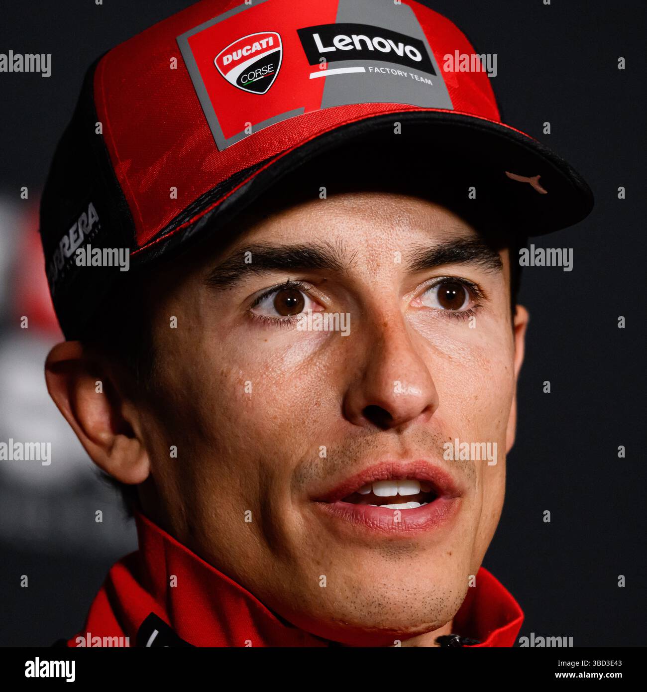 TOWCESTER, REGNO UNITO. 22 maggio: Marc Marquez (#mm93, Spagna) del Ducati Lenovo Team) alla conferenza stampa durante il Gran Premio di Tissot del Regno Unito 2025 al circuito di Silverstone giovedì 22 maggio 2025 a TOWCESTER, INGHILTERRA. Crediti: Taka G Wu/Alamy Live News Foto Stock