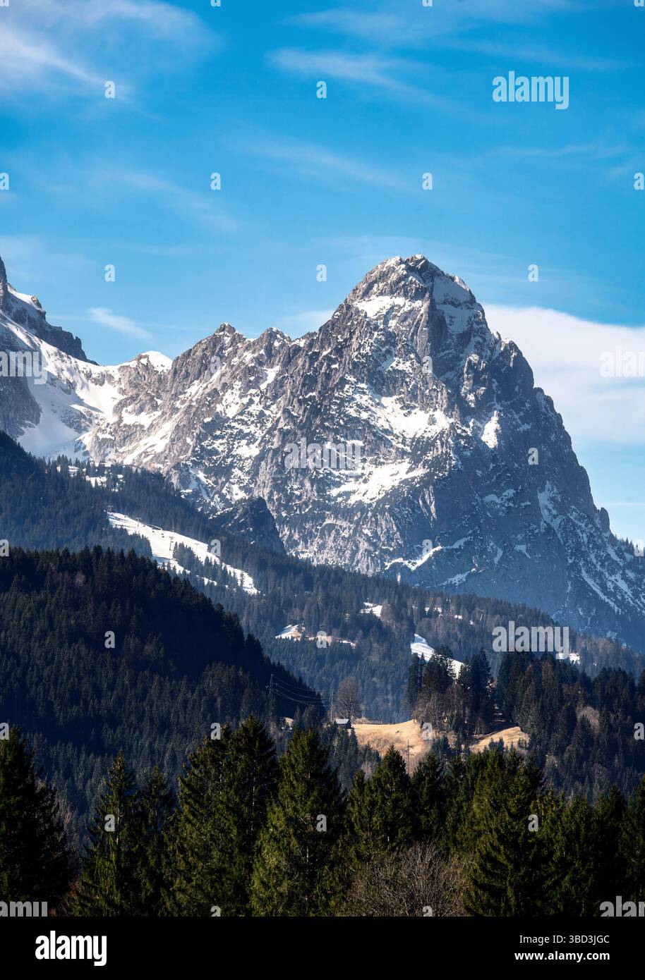 Paesaggio alpino con il monte Waxenstein in Baviera Foto Stock