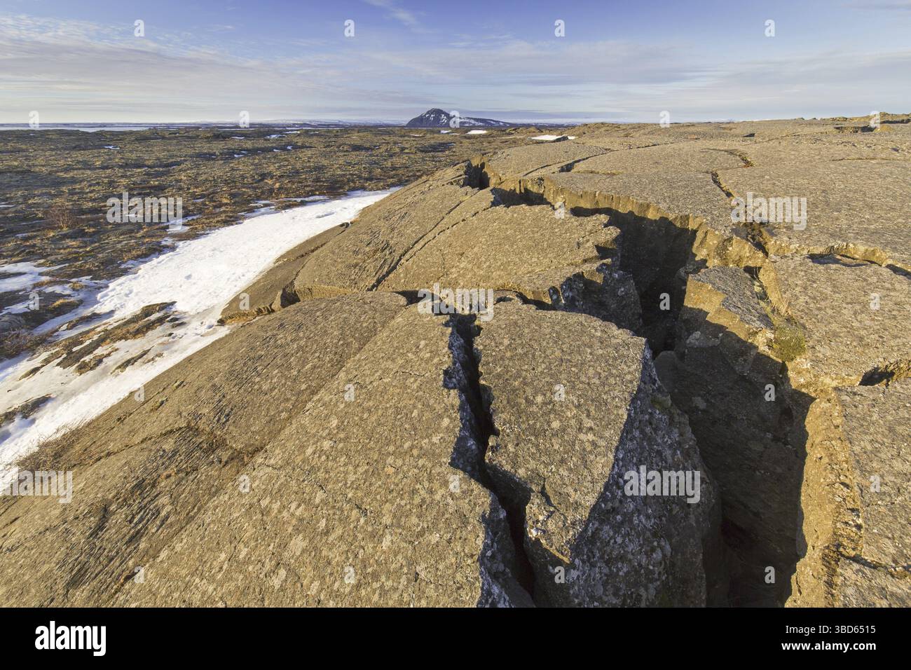 Grjotagia spaccatura, crack tettonico Grjotagja, dorsale medio-atlantica che attraversa l'Islanda a Myvatn orientale Foto Stock