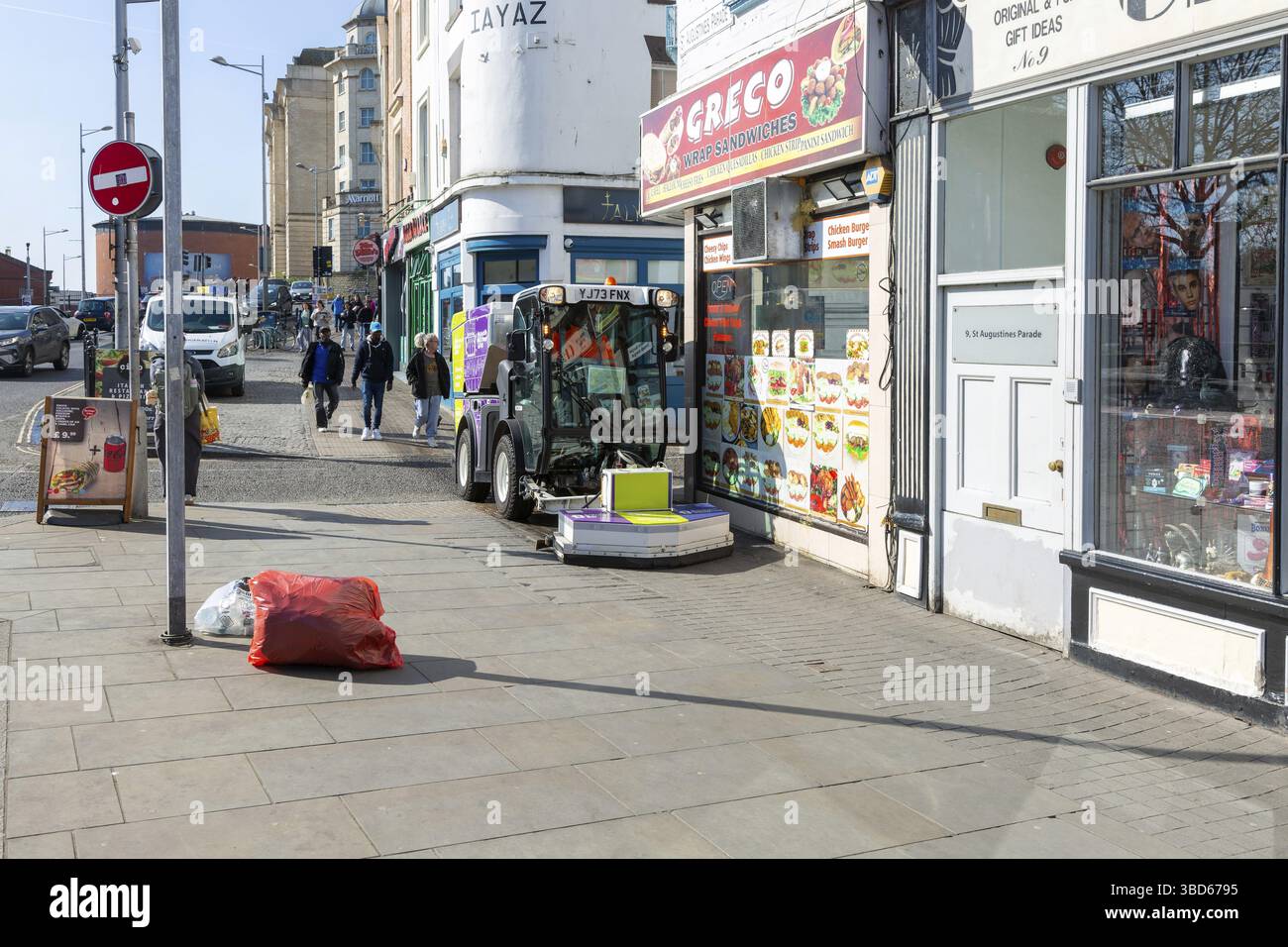 Pulitrice per veicoli elettrici, St Augustine's Parade, centro di Bristol, Inghilterra, Regno Unito Foto Stock