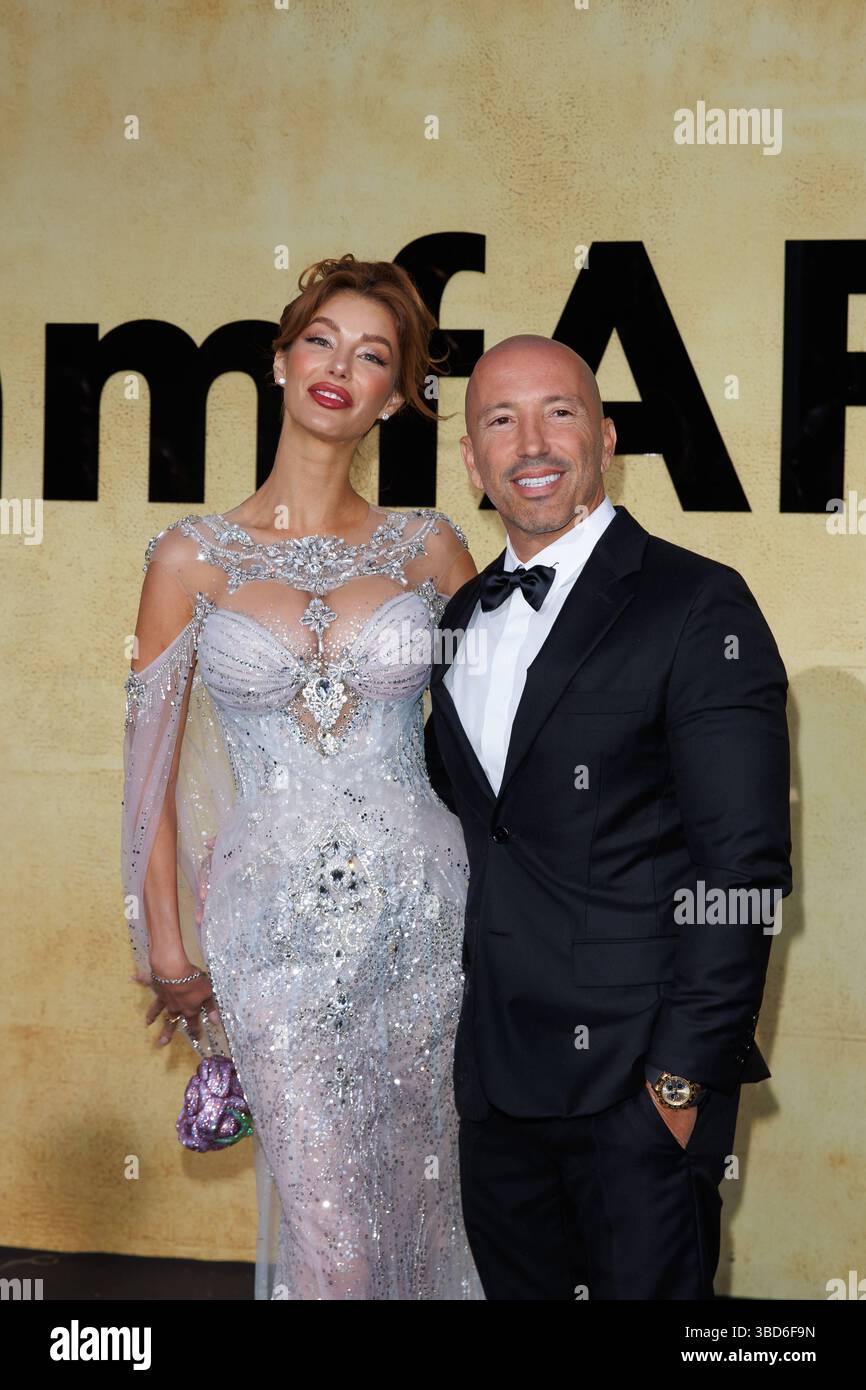 Festival de Cannes - amfAR Gala Judith Leiber und Jason Oppenheim bei der amfAR Gala während der 78. Filmfestspiele Cannes im Hotel du Cap-Eden-Roc ad Antibes am 21.05.2025. *** Festival de Cannes amfAR Gala Judith Leiber e Jason Oppenheim al Gala amfAR durante il Festival di Cannes 78 all'Hotel du Cap Eden Roc di Antibes il 21 05 2025 Copyright: XEventpressxKochanx Foto Stock